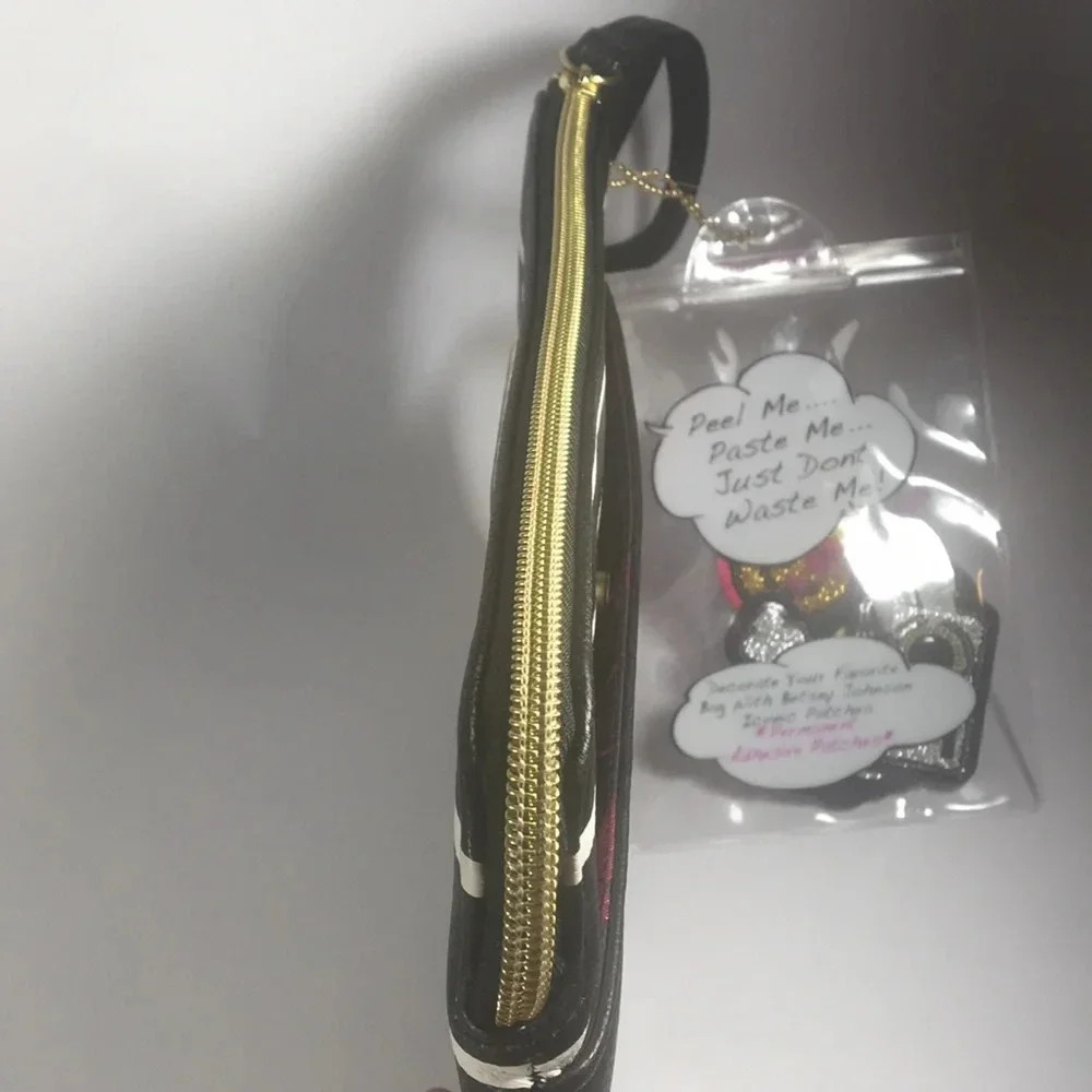 NEW Betsey Johnson Wristlet Clutch - Picture 3 of 8